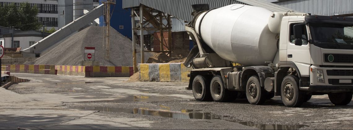 Terrifying Collisions Involving Cement Mixer Drivers